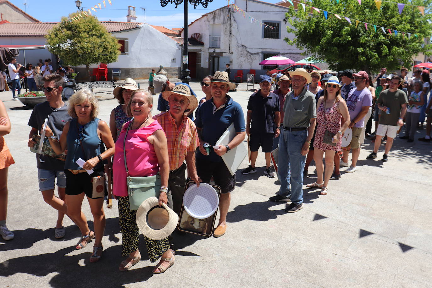 Gallegos de Solmirón disfruta de una animada paella para más de 500 personas