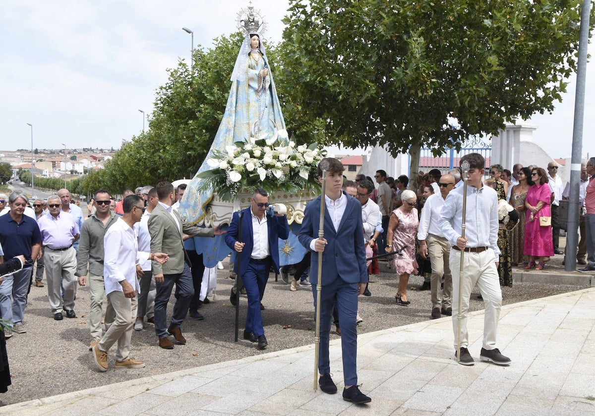 Vivas a la Virgen del Socorro en el regreso a su ermita