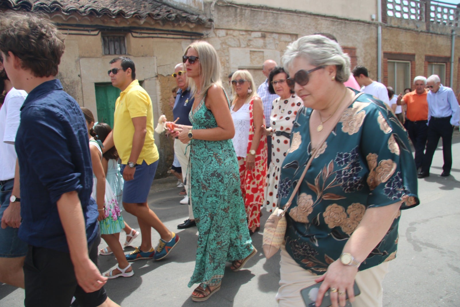 Calles a rebosar de público en las fiestas de Valdelosa