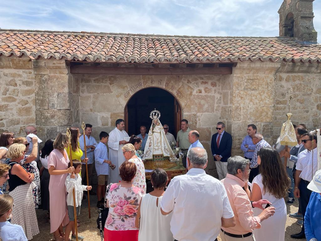 La Virgen de El Viso reúne en su ermita a cientos de devotos