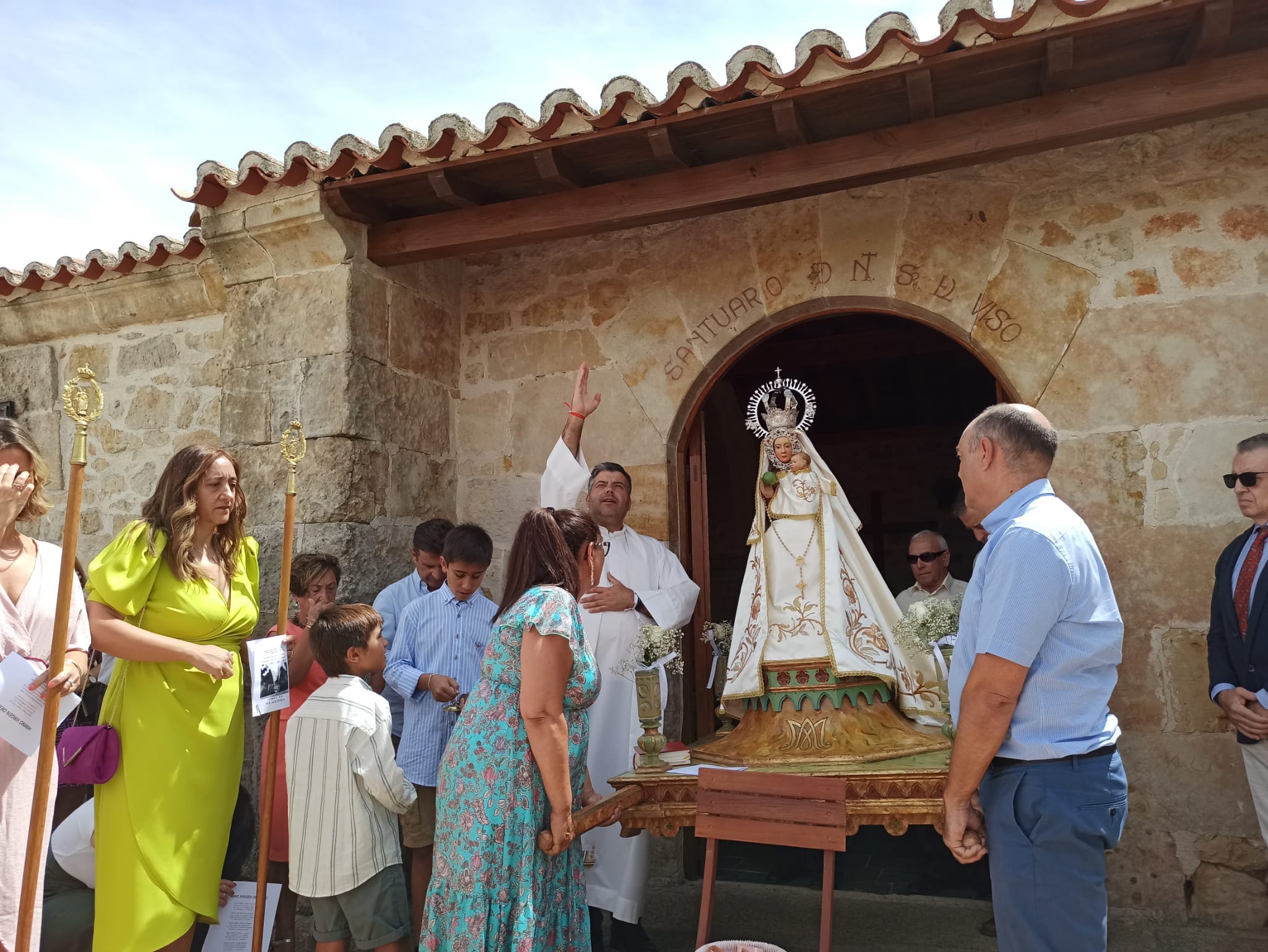 La Virgen de El Viso reúne en su ermita a cientos de devotos