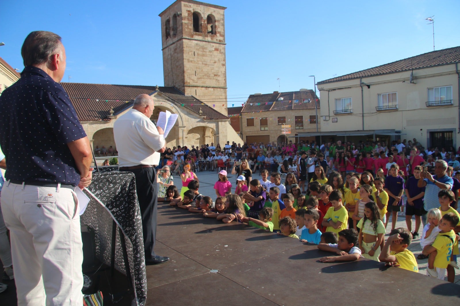 Pregón y peñas, en el inicio oficial de las fiestas de Calzada de Valdunciel