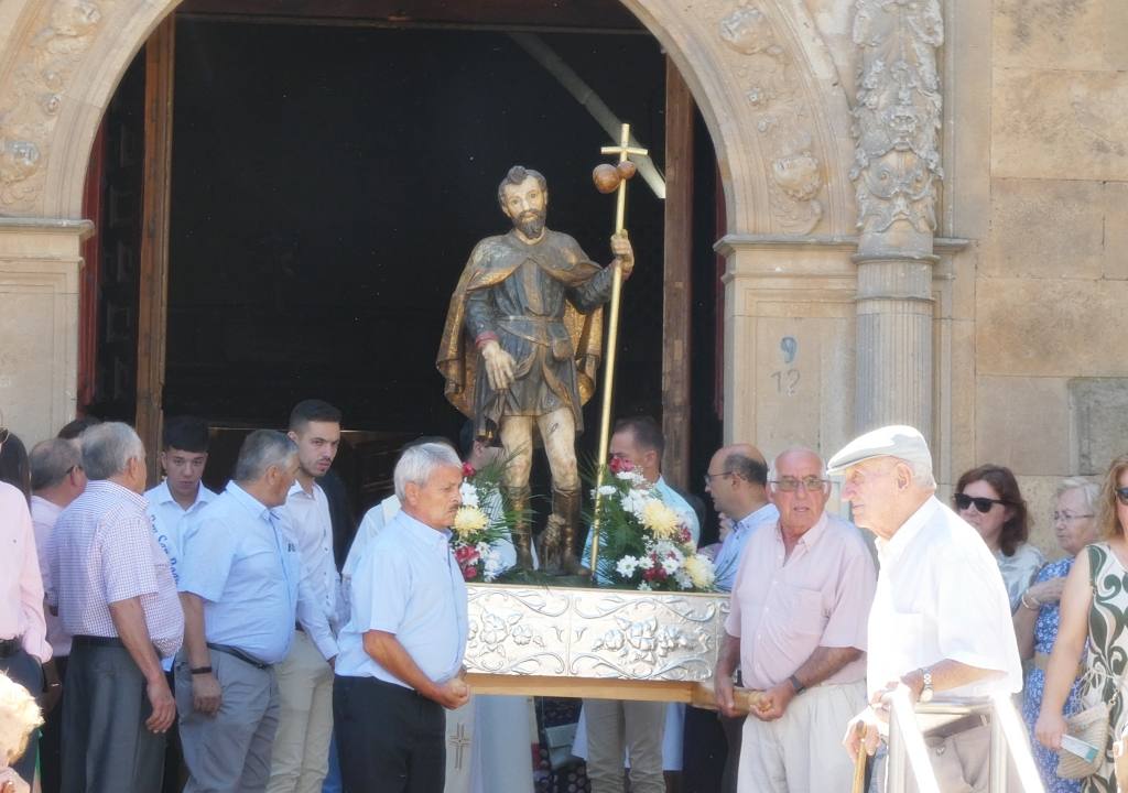 Babilafuente se engalana para honrar al patrón