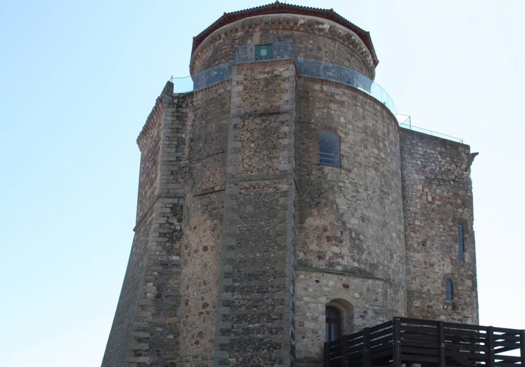 Misterio y polémica con la bandera gigante de España en el Castillo de Alba