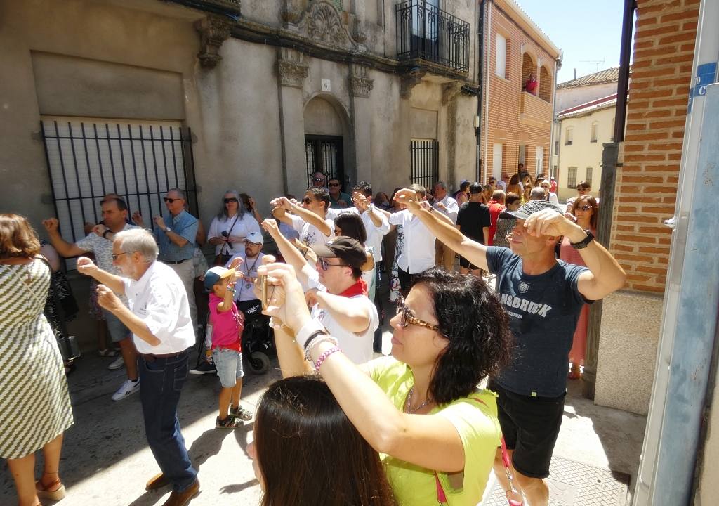 La devoción llena las calles de Macotera