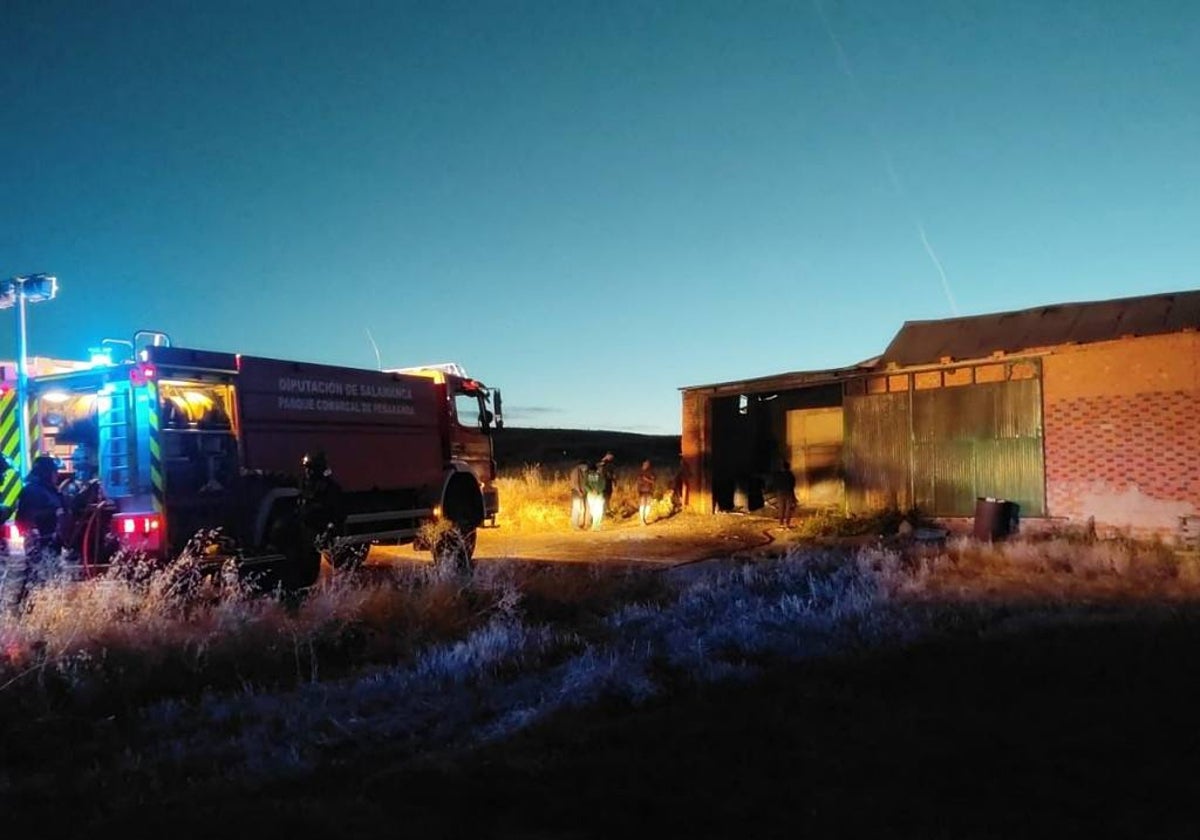 Imagen de las naves, tras ser apagado el incendio.