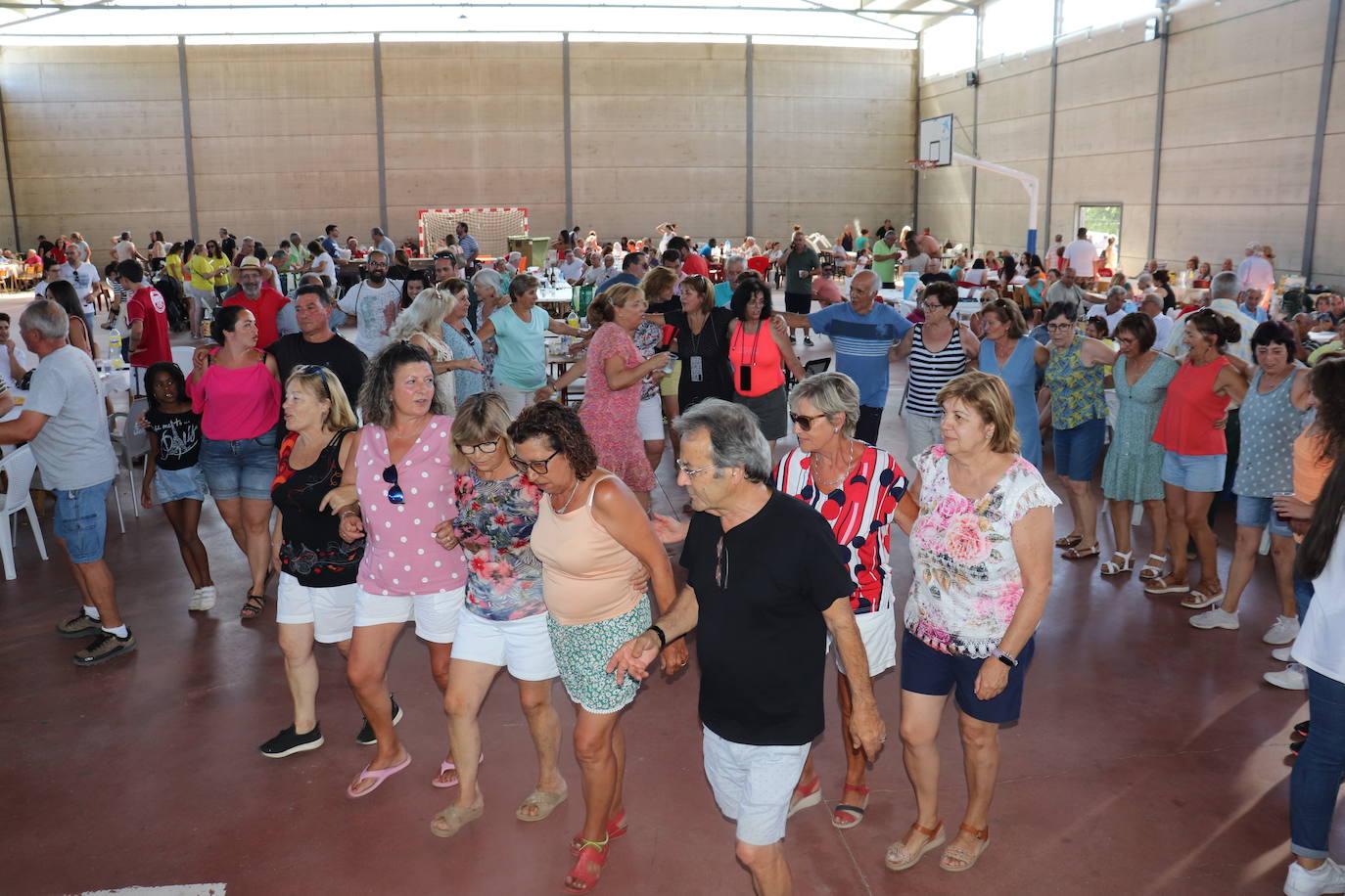 Paella para mil quinientas personas para despedirse de la fiesta en Linares de Riofrío