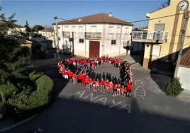 CONCURSO 'Así somos en mi pueblo'. Anaya de Alba y su homenaje a los bares, corazones de la vida social