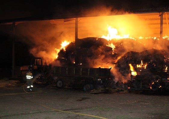 Imagen de las naves, tras ser apagado el incendio.