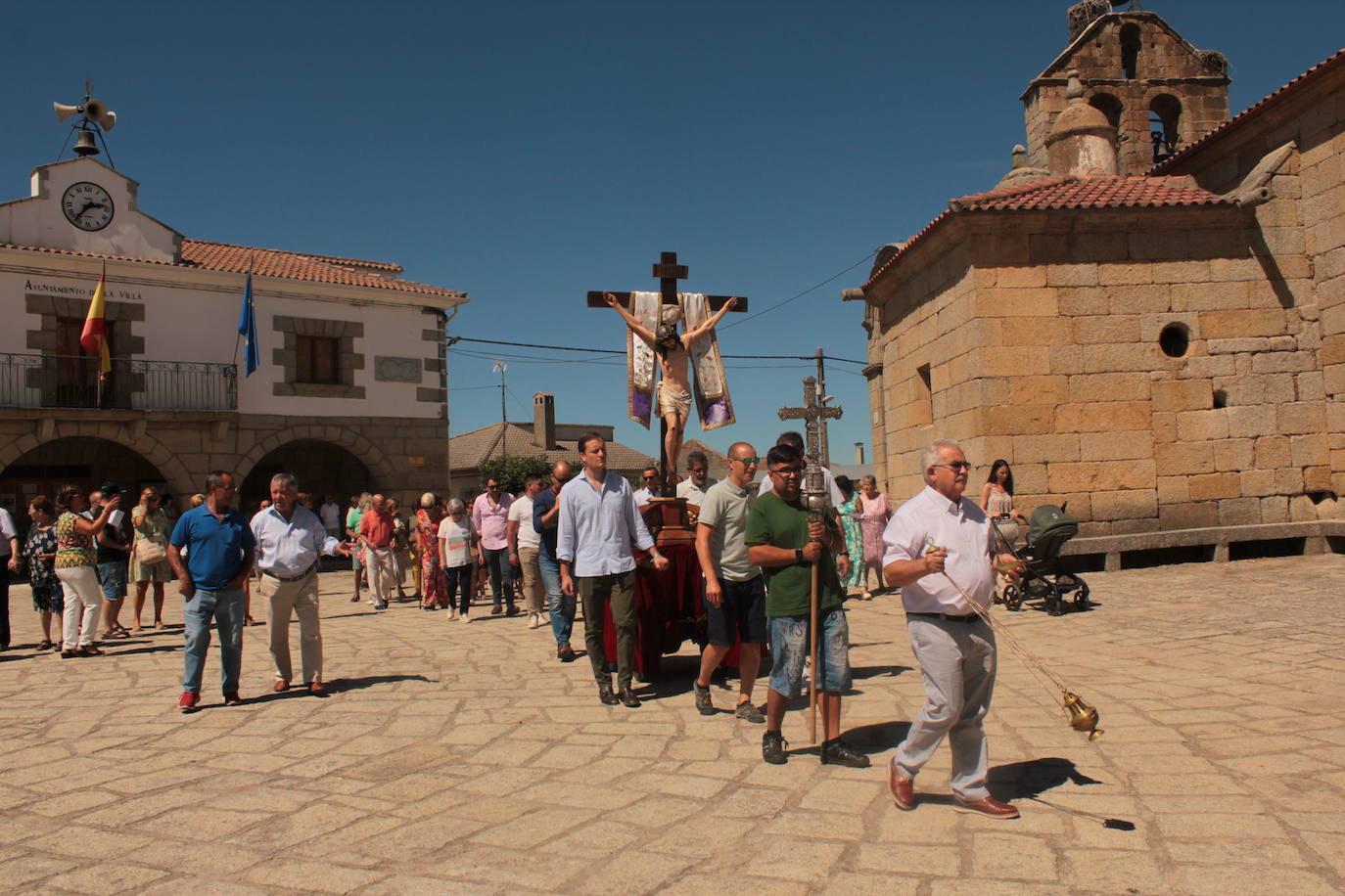 Villar de la Yegua rinde pleitesía al Santo Cristo