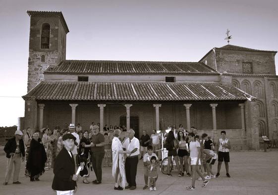 CONCURSO 'Así somos en mi pueblo'. Gajates y sus inolvidables bailes en la plaza