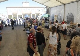 Los productos locales más tradicionales tienen sitio en la VI Feria de Bogajo inaugurada por el Ayuntamiento, Diputación y pueblos cercanos