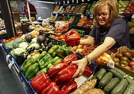Pimientos rojos en uno de los puestos del mercado.
