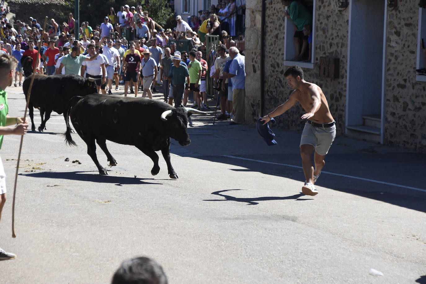 Herido un caballo en un deslavazado y largo tercer encierro guinaldés