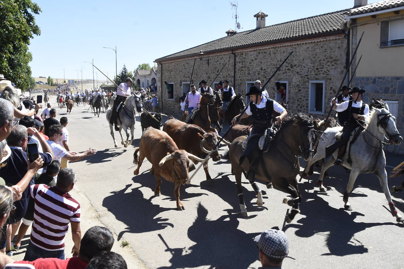 Herido un caballo en un deslavazado y largo tercer encierro guinaldés