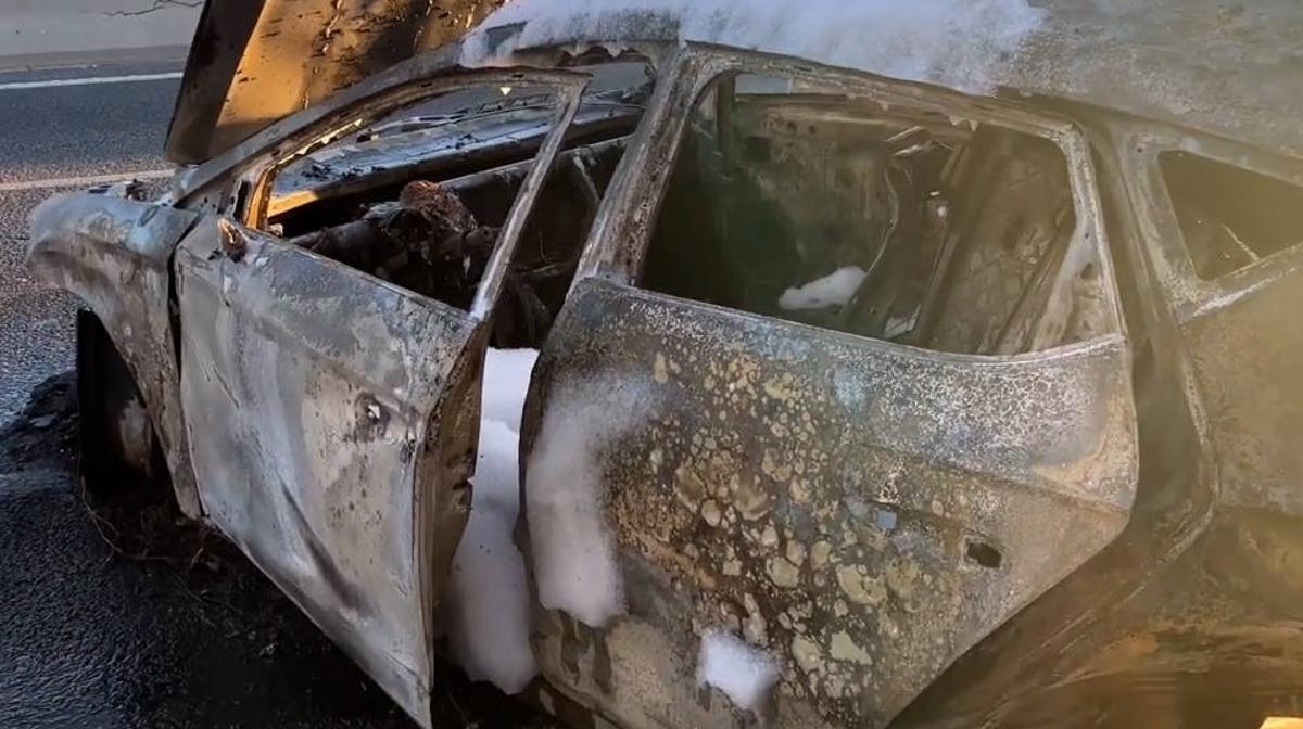 Un hombre, con quemaduras graves tras salir ardiendo su coche en la M-40