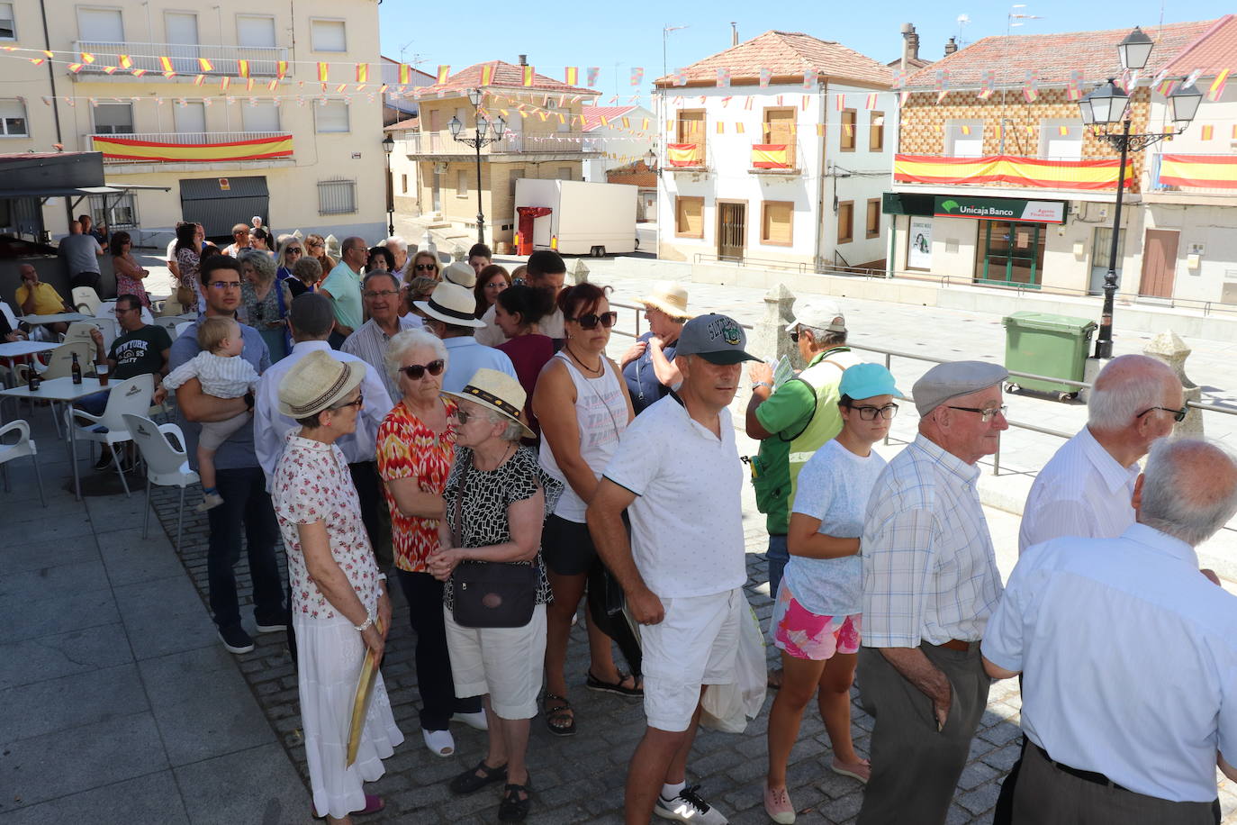 Ledrada disfruta de su paella sin miedo al calor