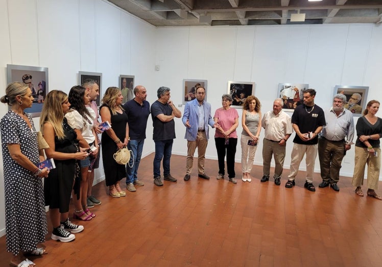 Imagen principal - La exposición «Titiriteros» se puede ver en la Casa de Cultura, sede de la oficina de atención al profesional de la Feria de Teatro que llega ya a todos los puntos de Ciudad Rodrigo