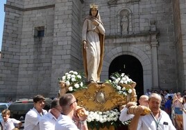 Procesión con Santa María Reina, patrona de Peñaranda
