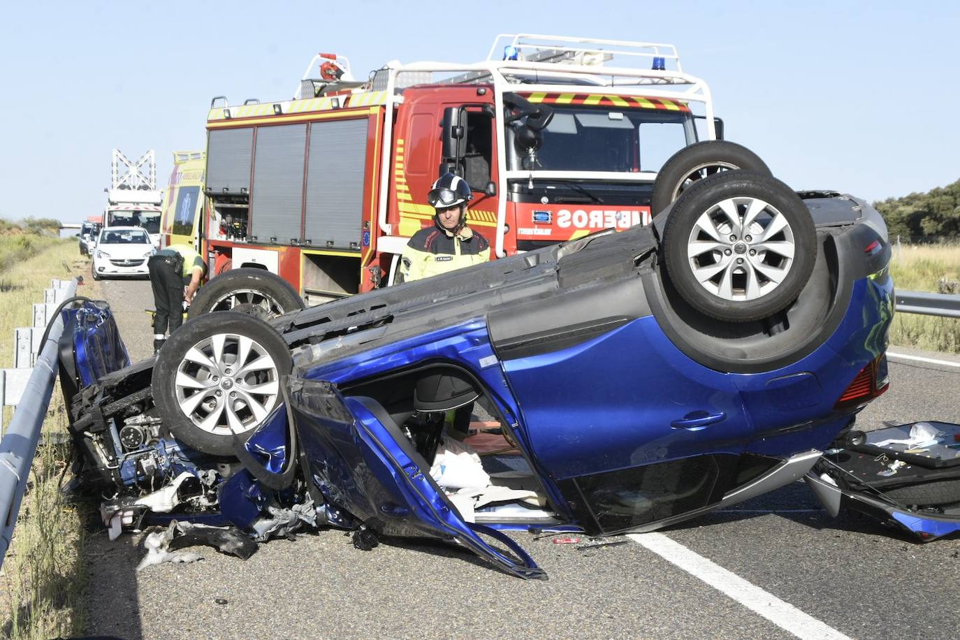 Así fue el espectacular accidente en La Fuente de San Esteban: un camión, tres coches y cuatro heridos