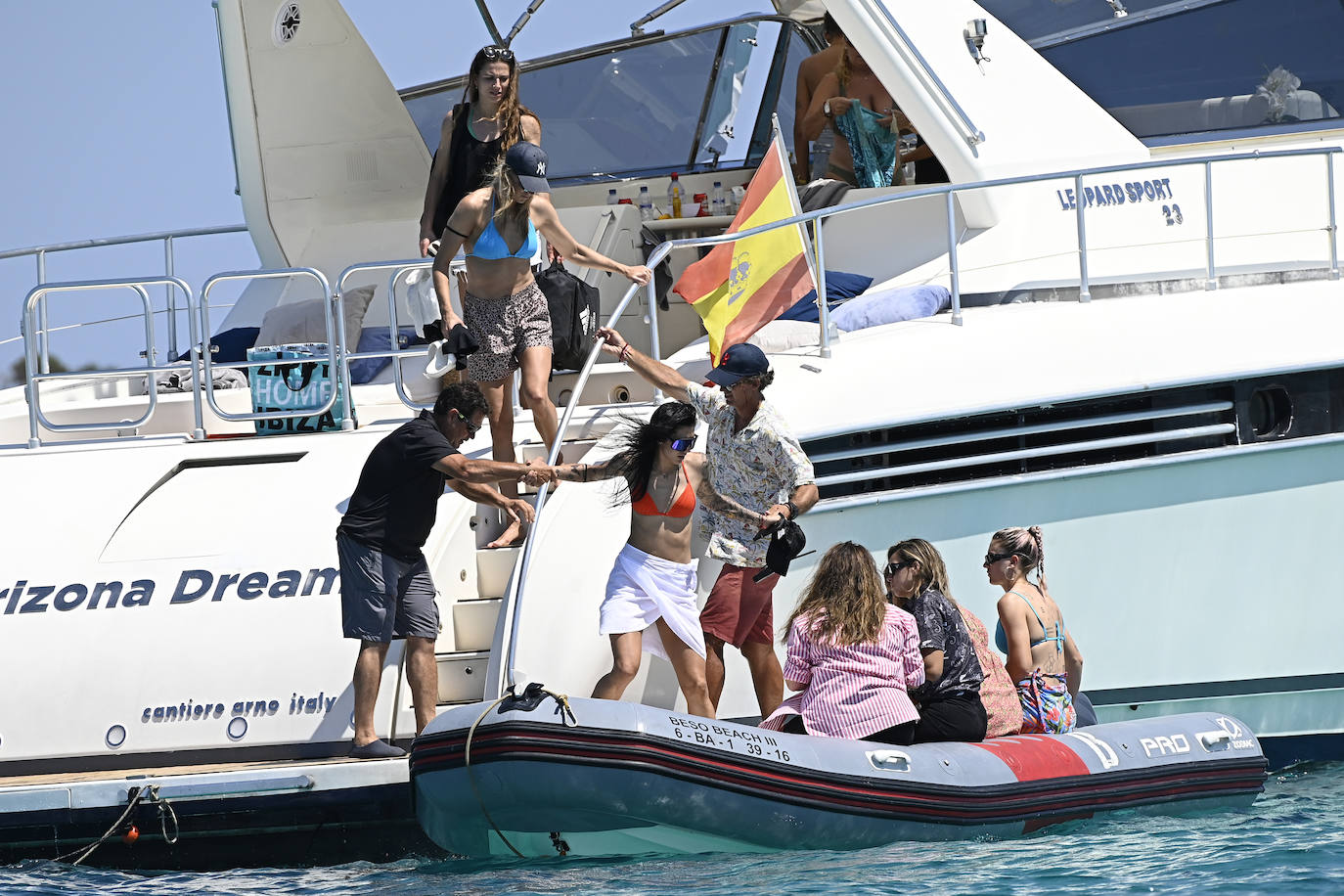 Las jugadoras de la Selección siguen celebrando por todo lo alto en Ibiza