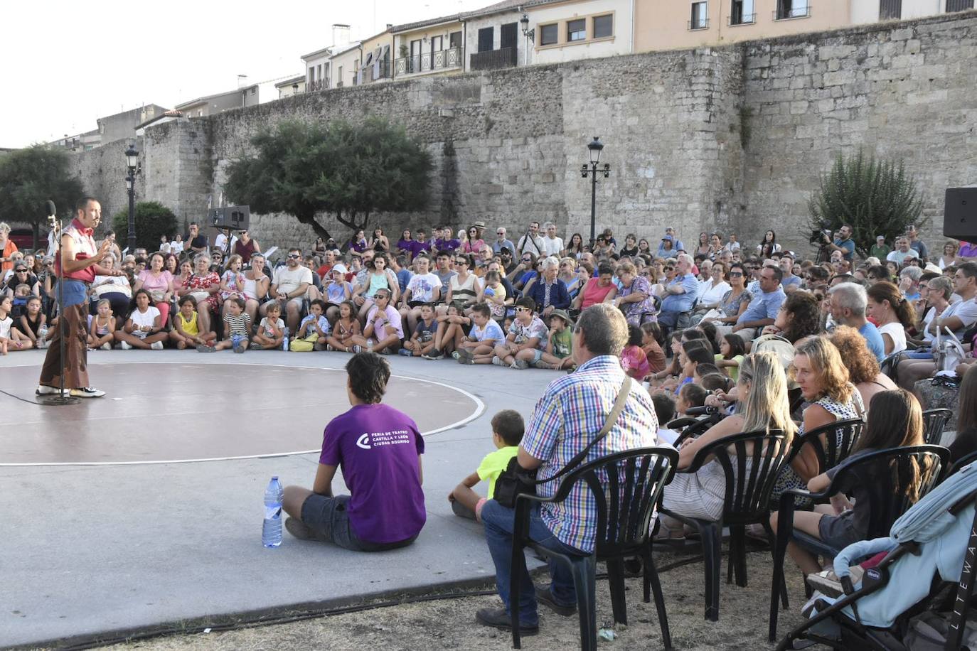 Desde bebés a adultos disfrutan del intenso ecuador de la Feria de Teatro de Castilla y León en Ciudad Rodrigo