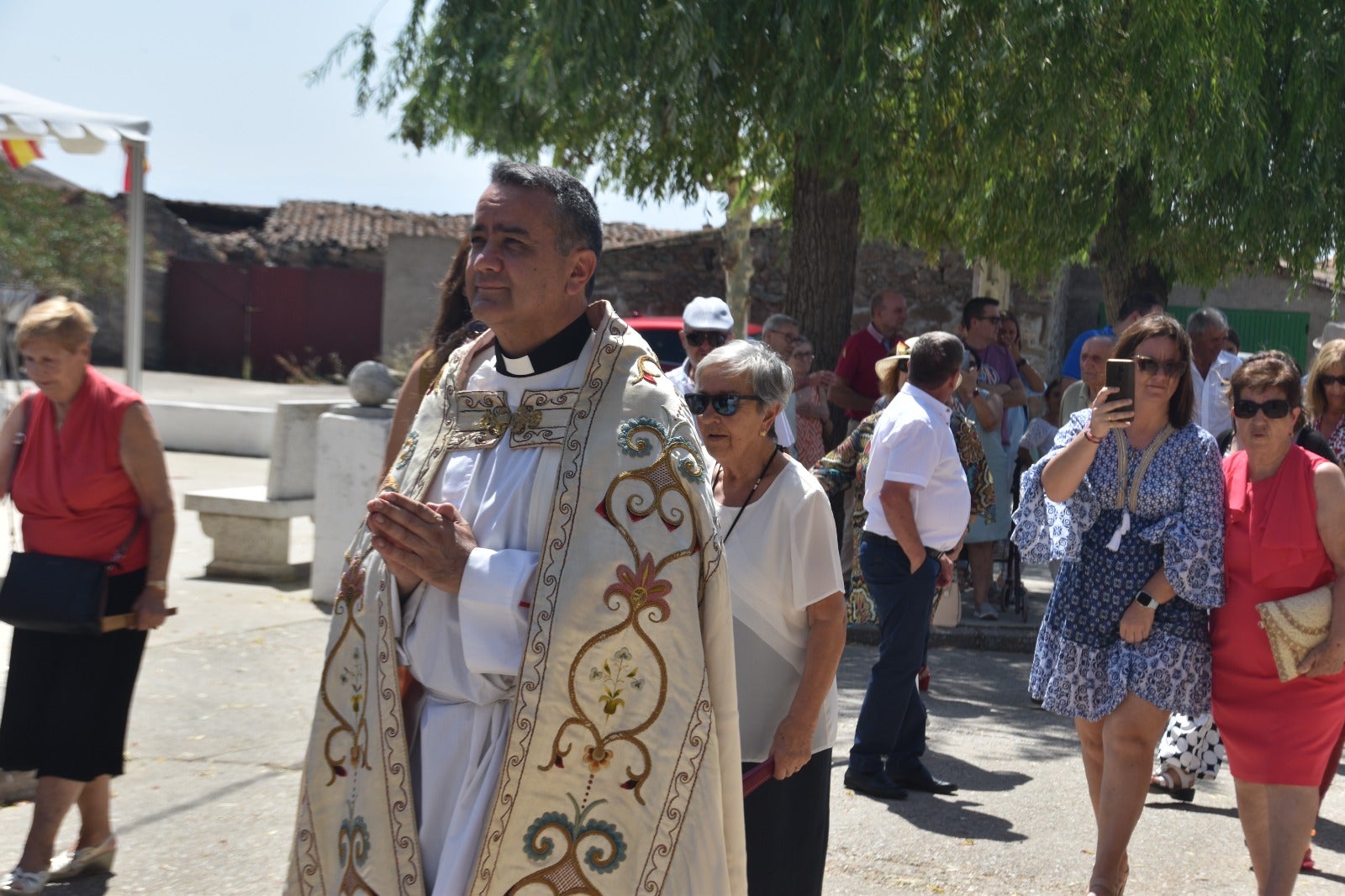 Bailes y vítores en el día grande de Martinamor