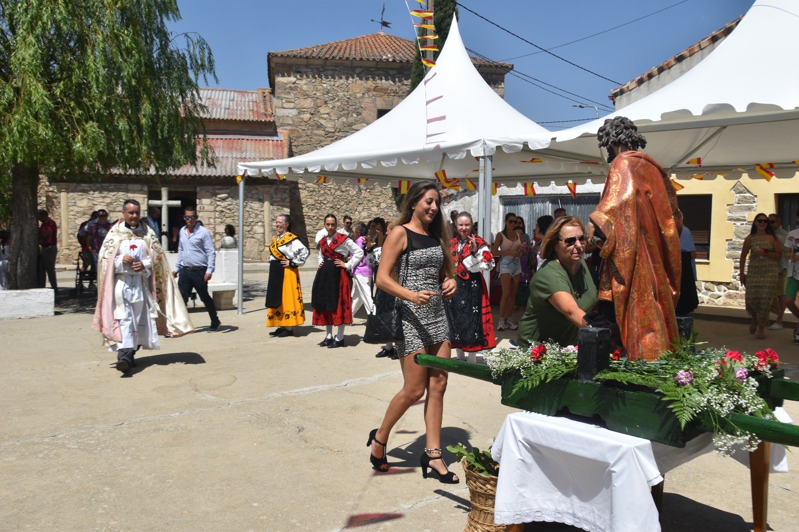 Bailes y vítores en el día grande de Martinamor