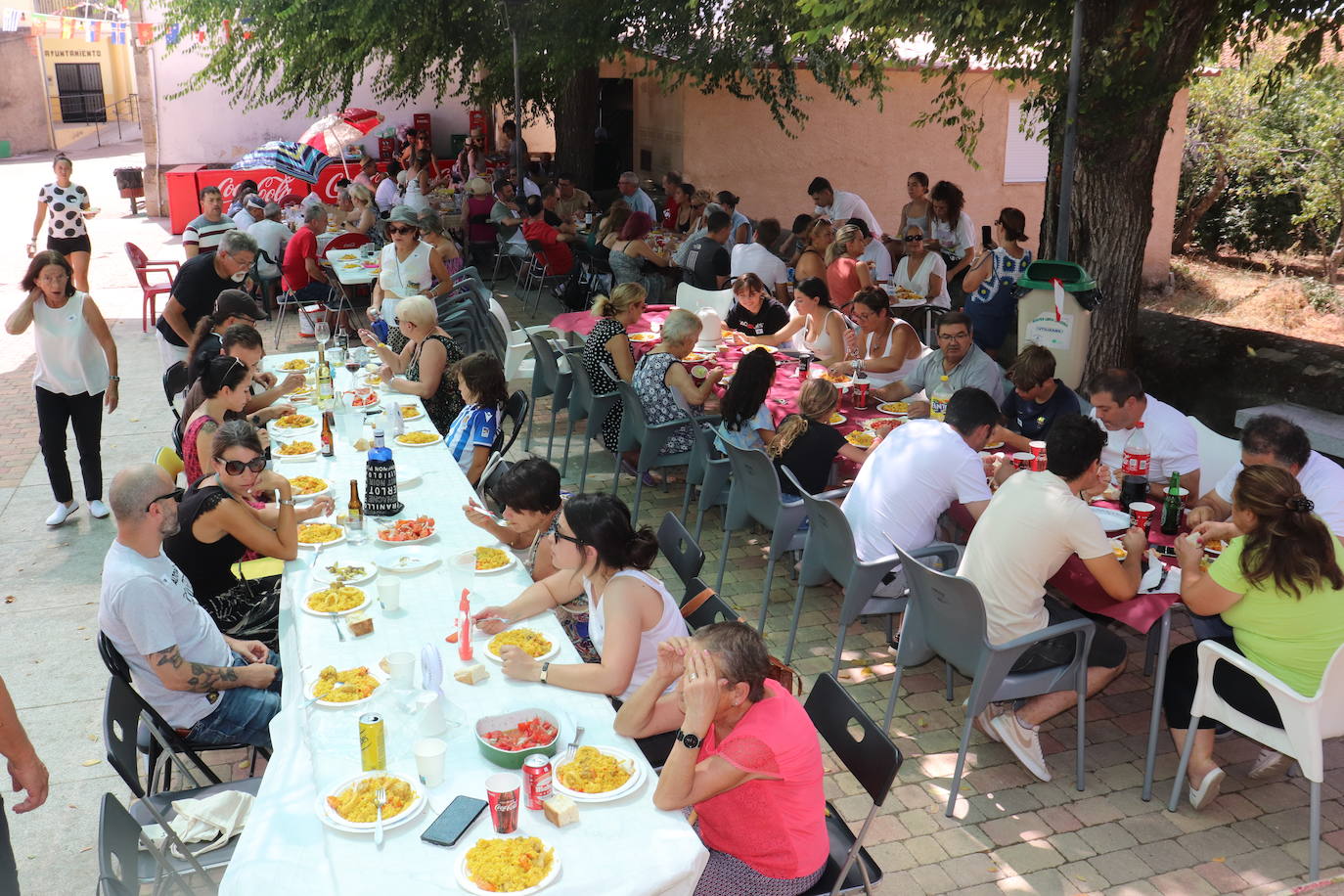 Molinillo disfruta de su paella y de su abuelo centenario