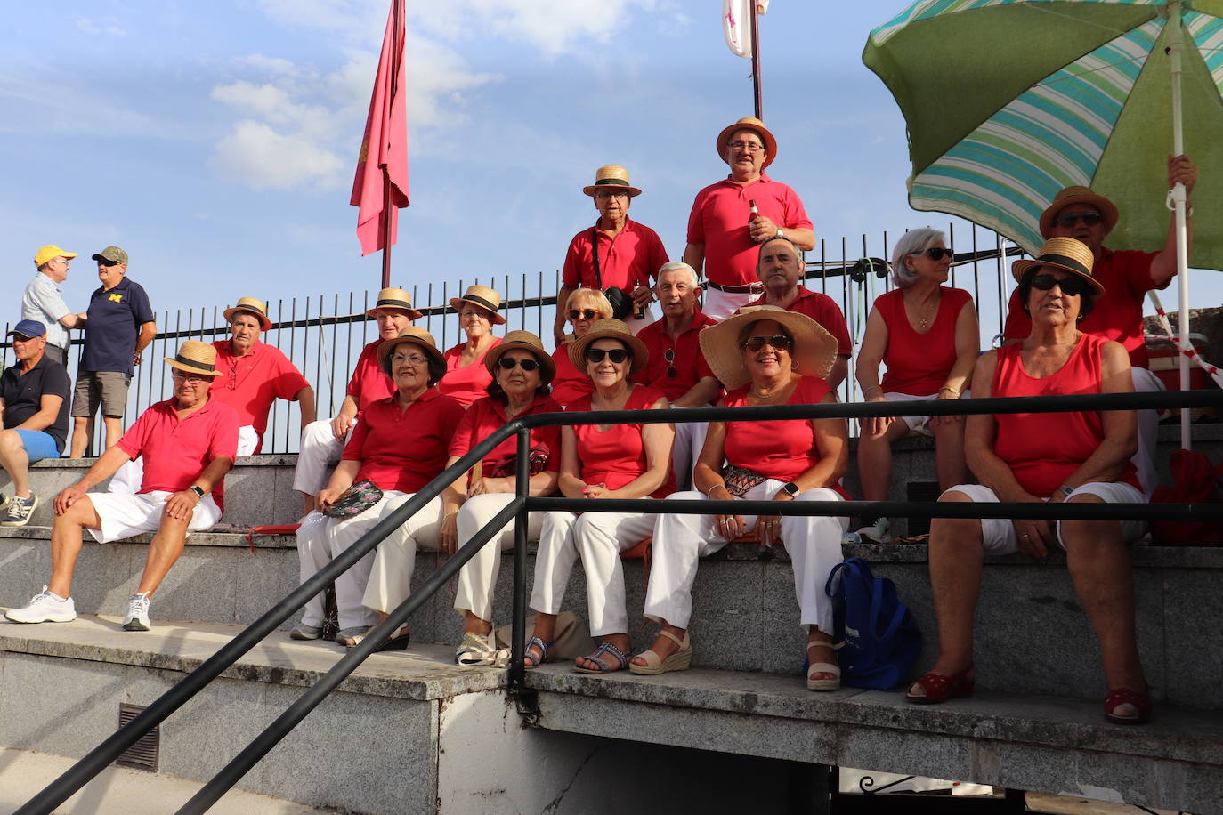 Peñas y toros, animada tarde festiva en el coso de Los Santos