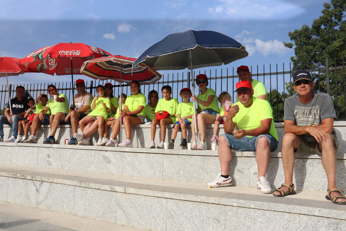 Peñas y toros, animada tarde festiva en el coso de Los Santos