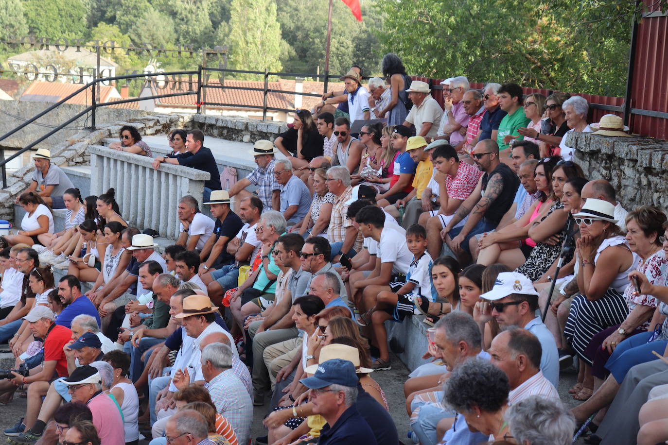 Peñas y toros, animada tarde festiva en el coso de Los Santos