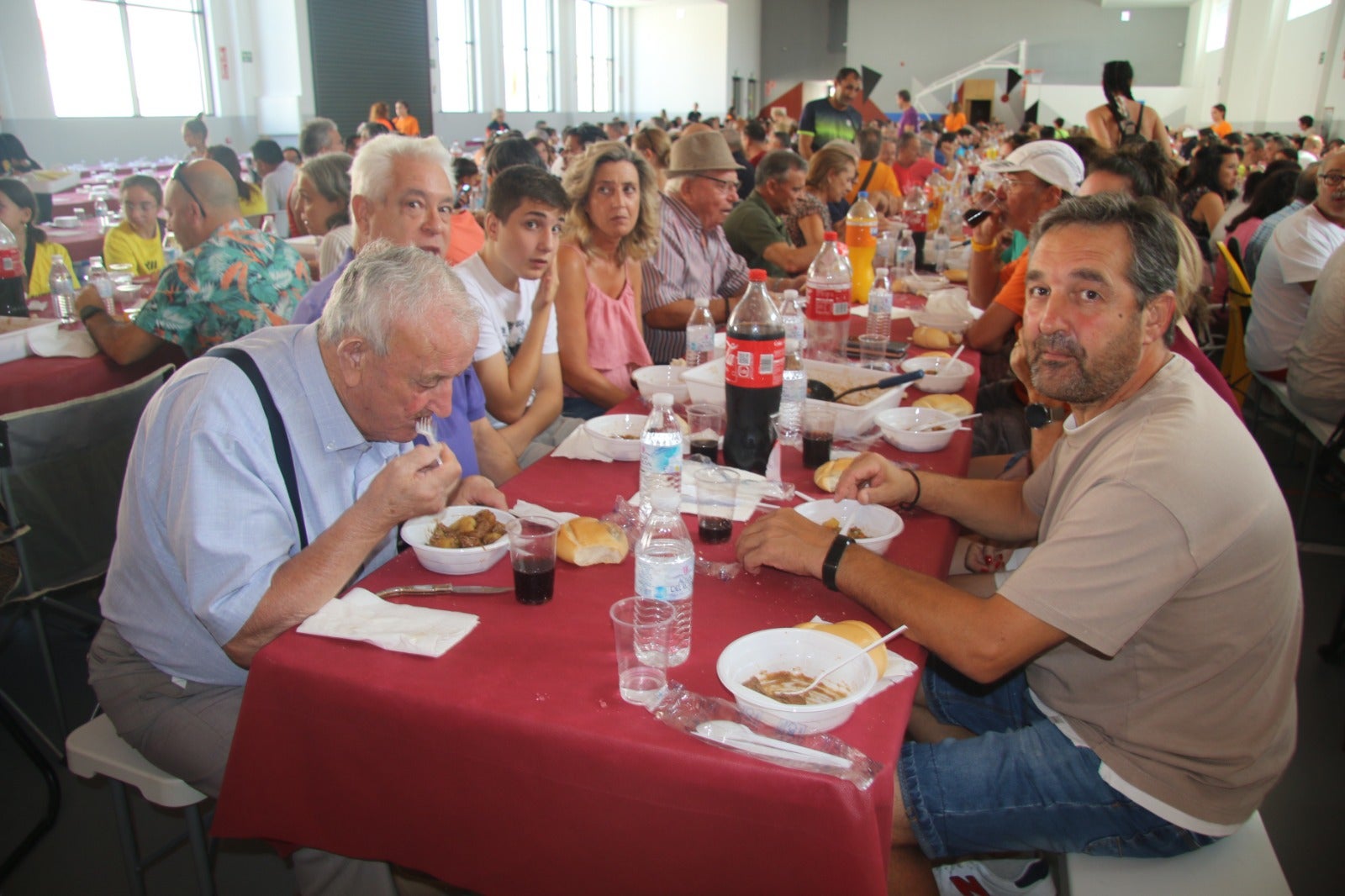 Villares degusta 800 raciones de caldereta