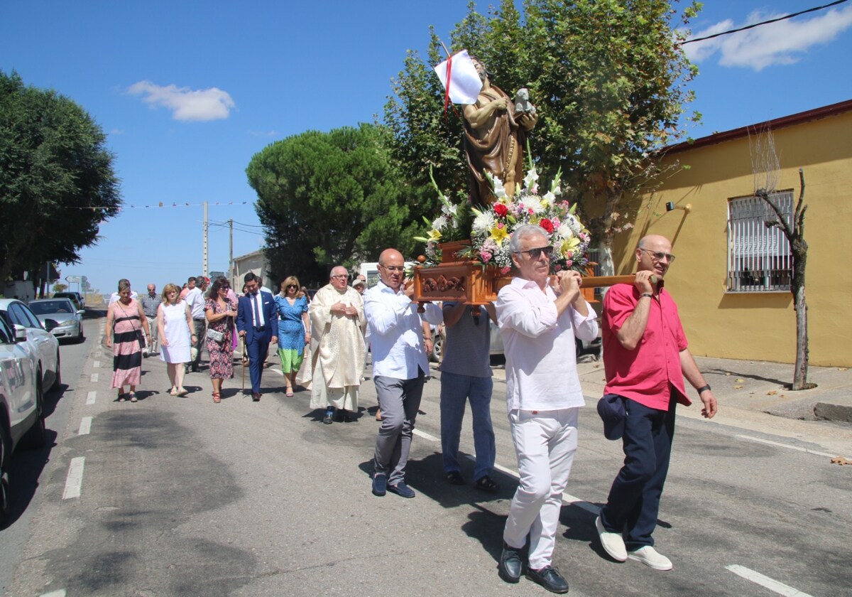La Vellés honra a San Juan Bautista en su día grande
