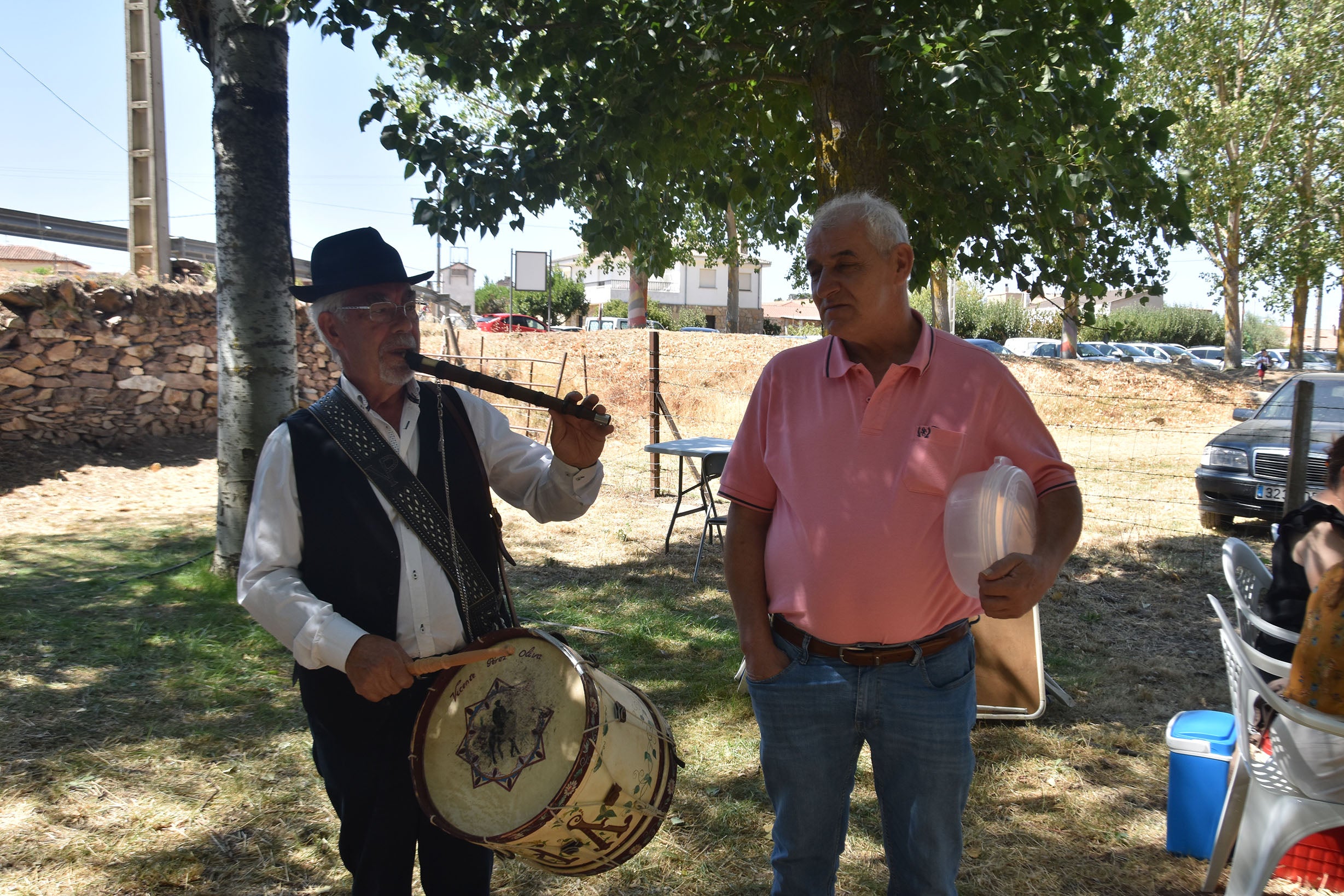 Golpejas despide sus fiestas con 400 raciones de paella