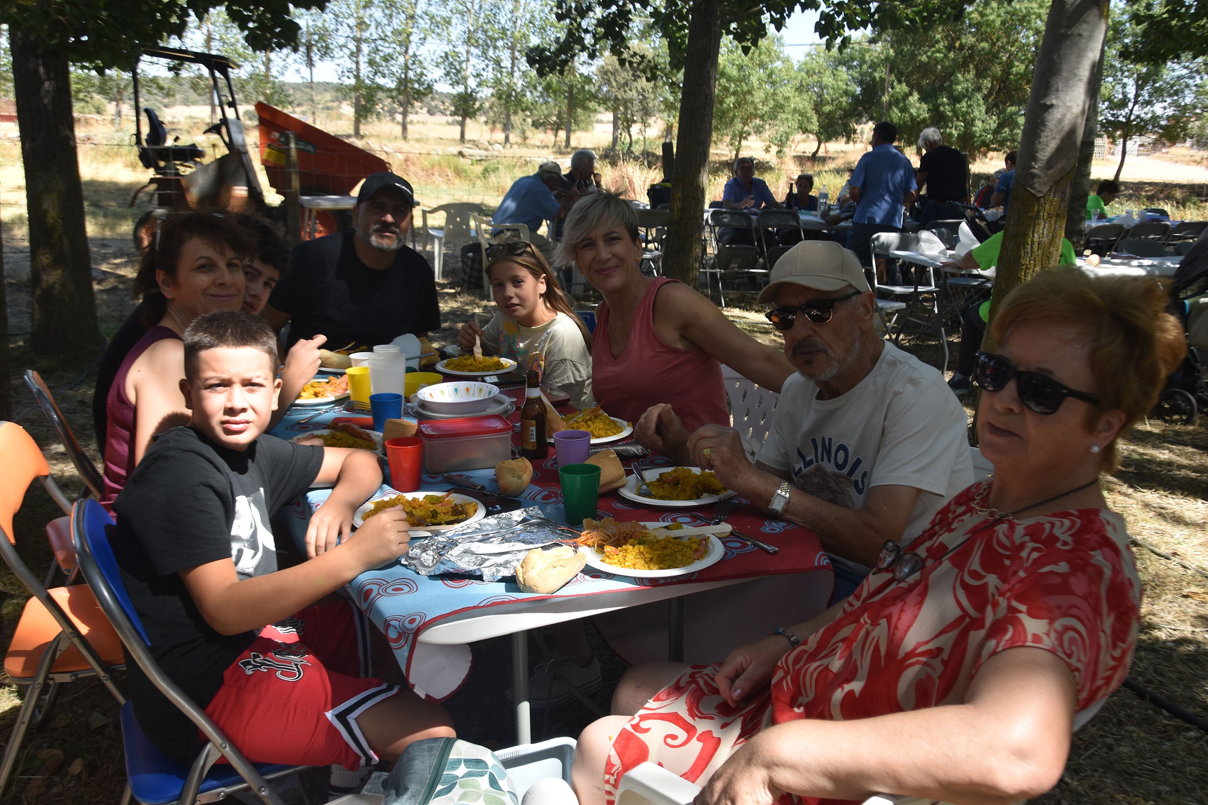 Golpejas despide sus fiestas con 400 raciones de paella