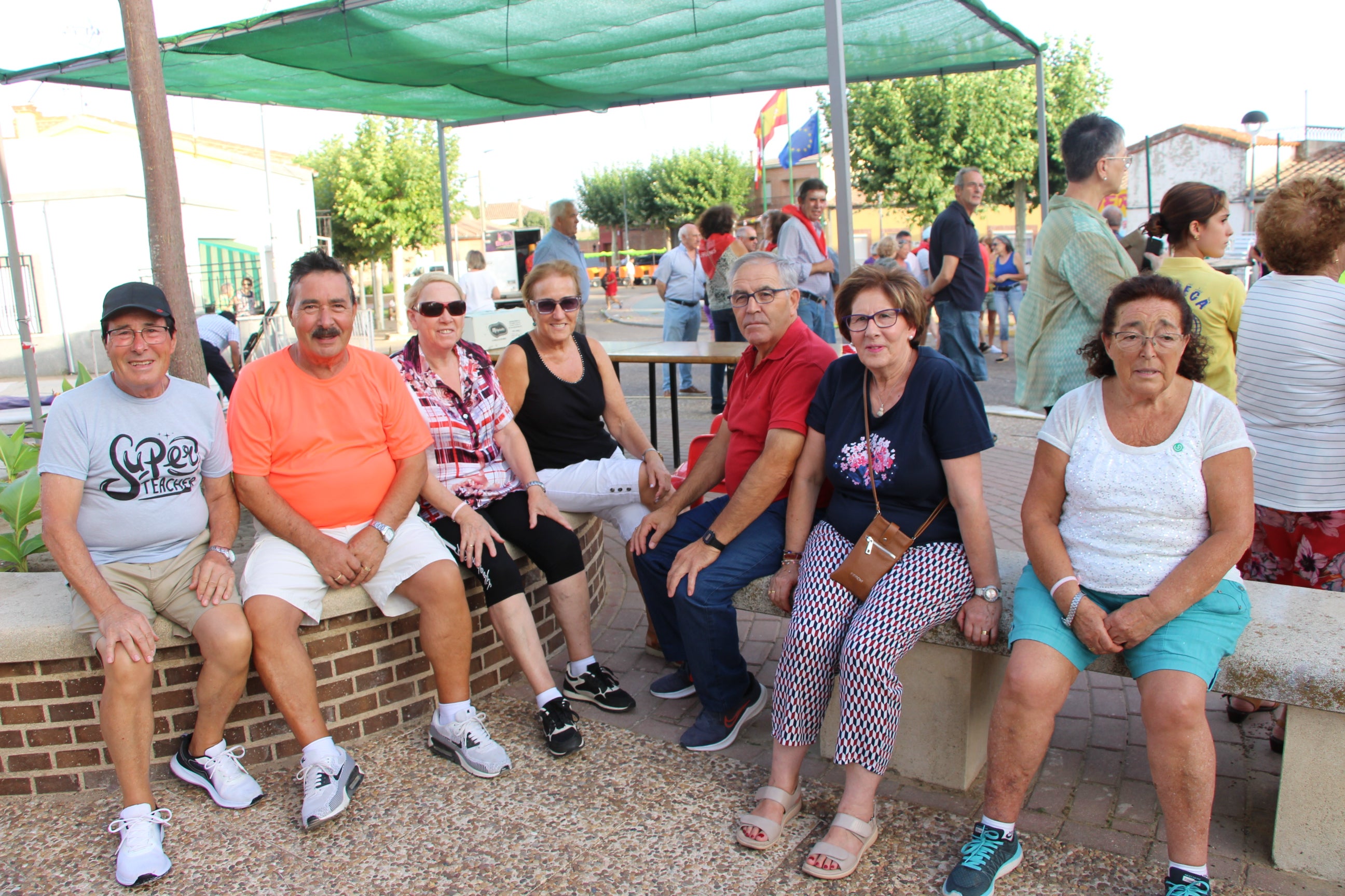 Las peñas llenan de animación las calles de Villaflores