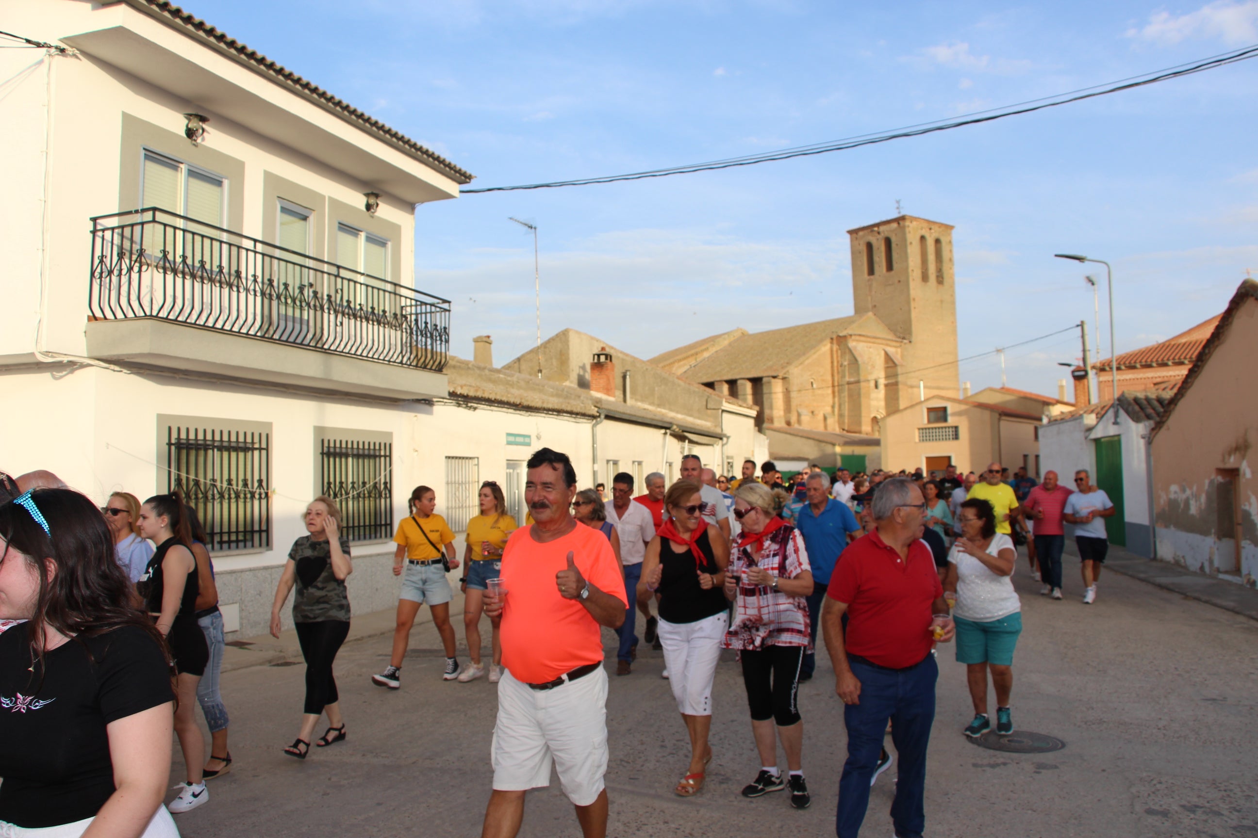 Las peñas llenan de animación las calles de Villaflores