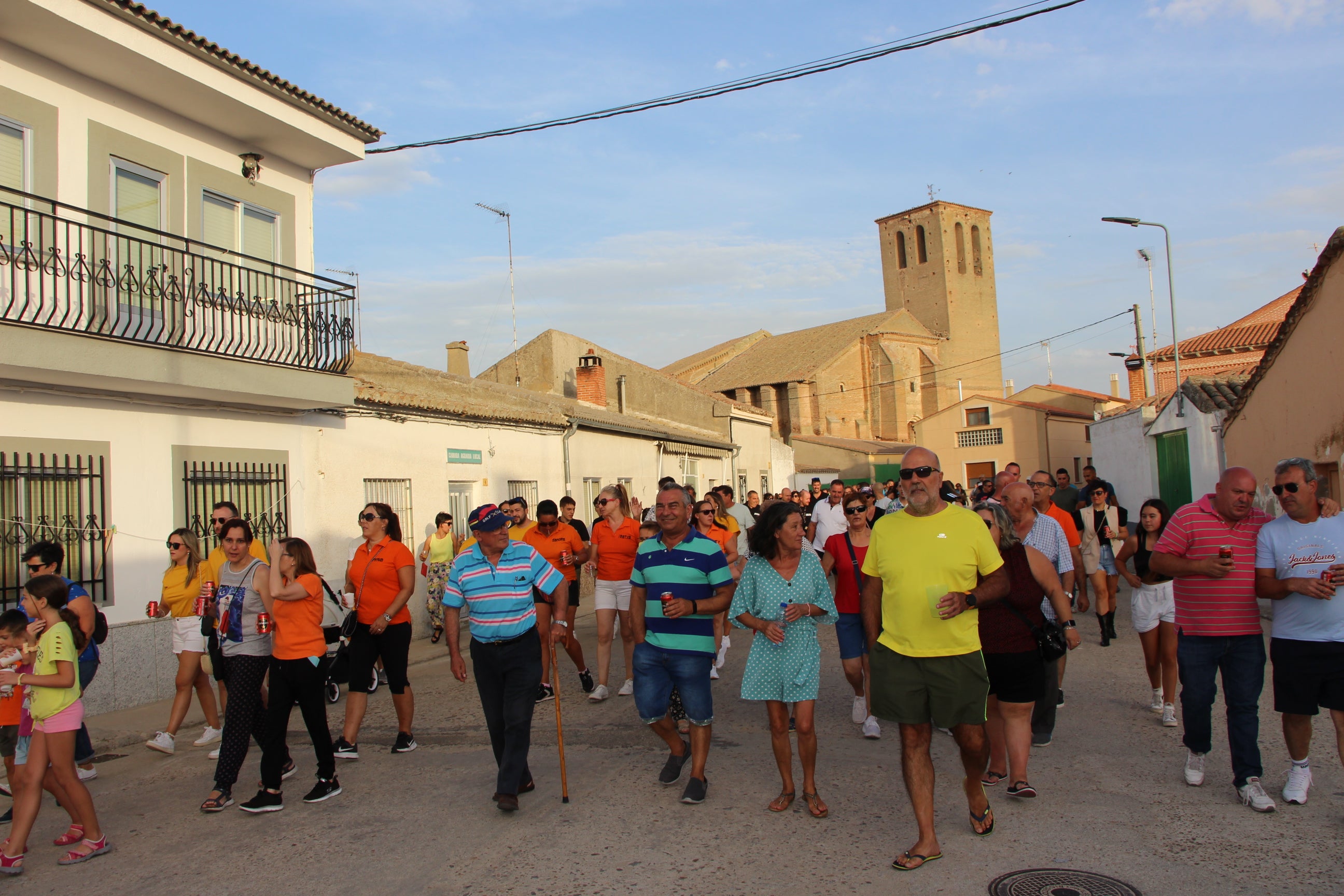 Las peñas llenan de animación las calles de Villaflores