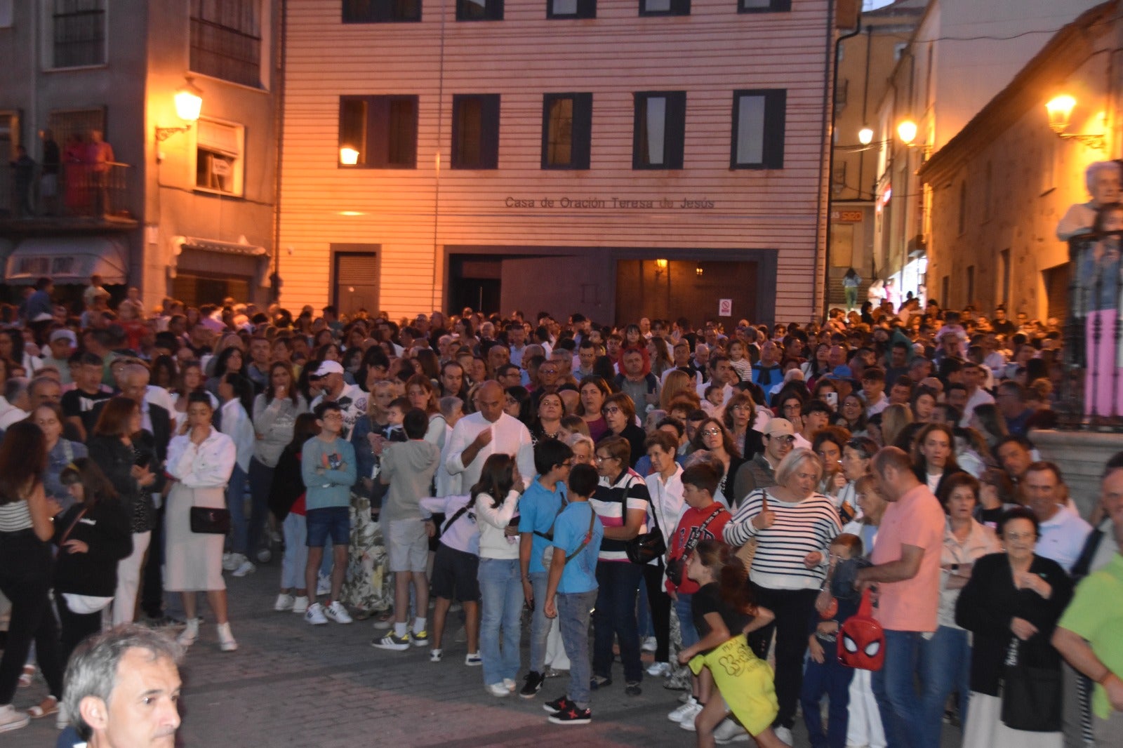 Alba arropa a Santa Teresa en su vuelta a clausura hasta octubre