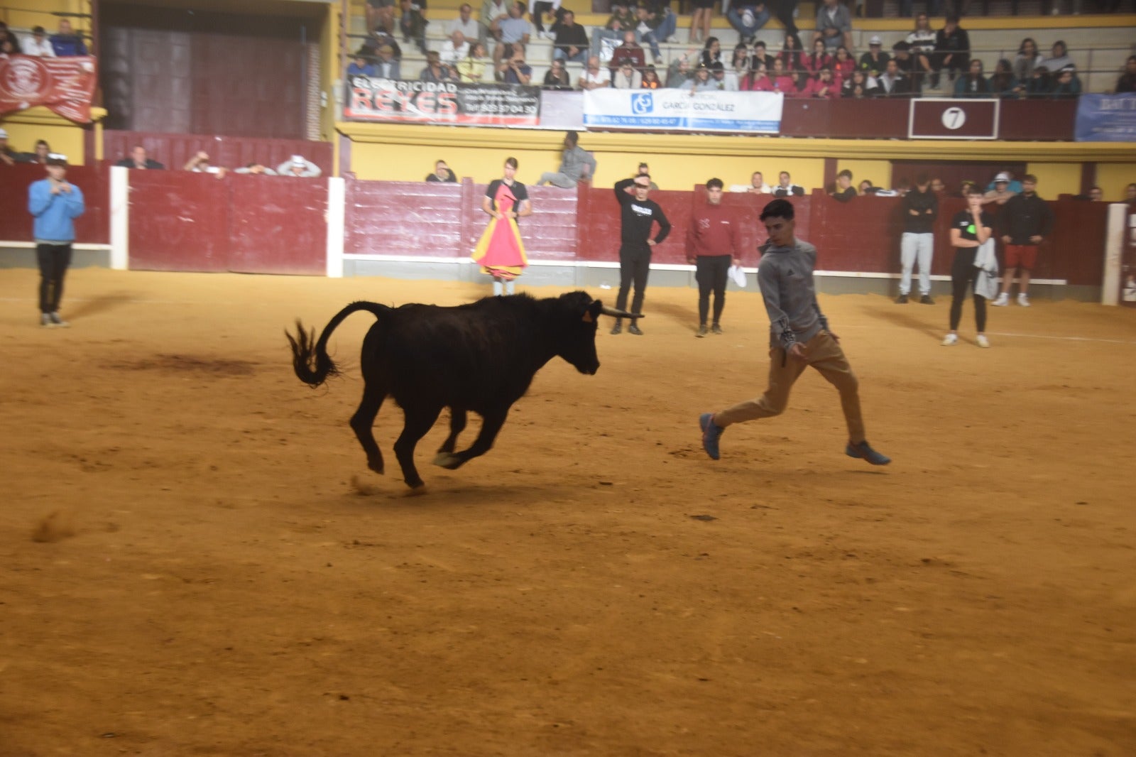 Chocolatada y encierro para abrir el día festivo en Alba de Tormes