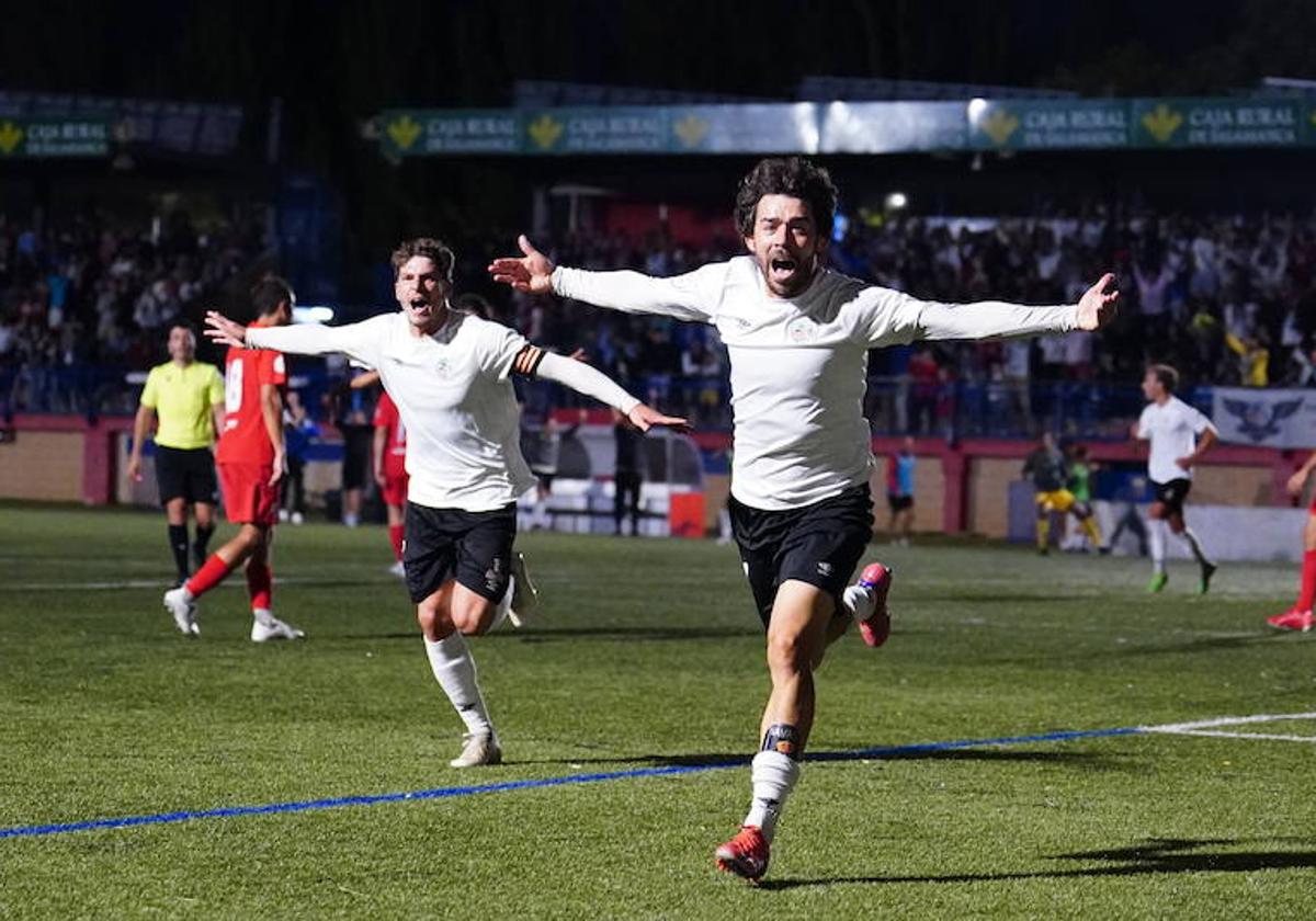 Javi Navas celebra el gol de la victoria del Salamanca UDS