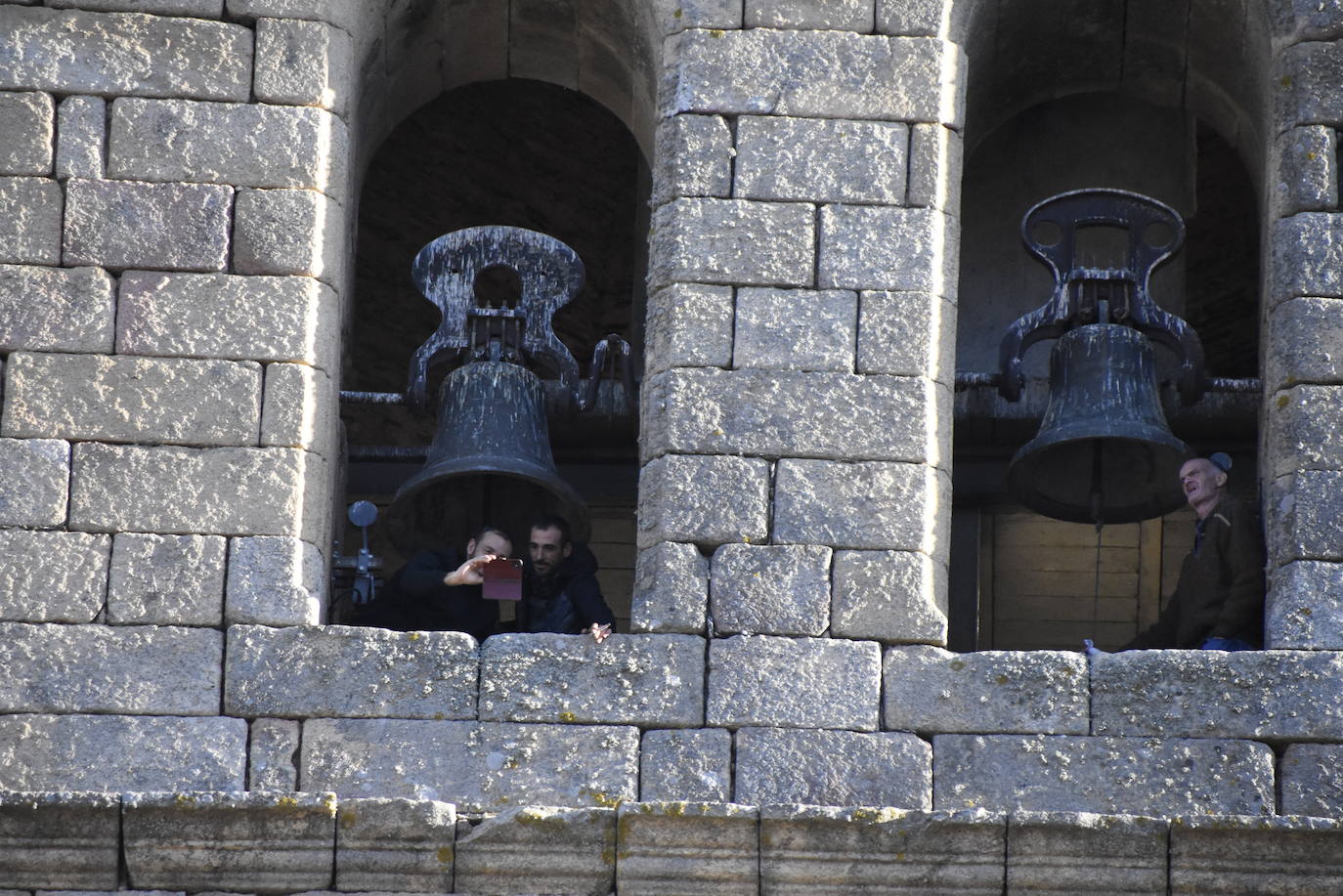 Las incombustibles peñas de Aldeadávila de la Ribera despiden las fiestas de San Bartolo