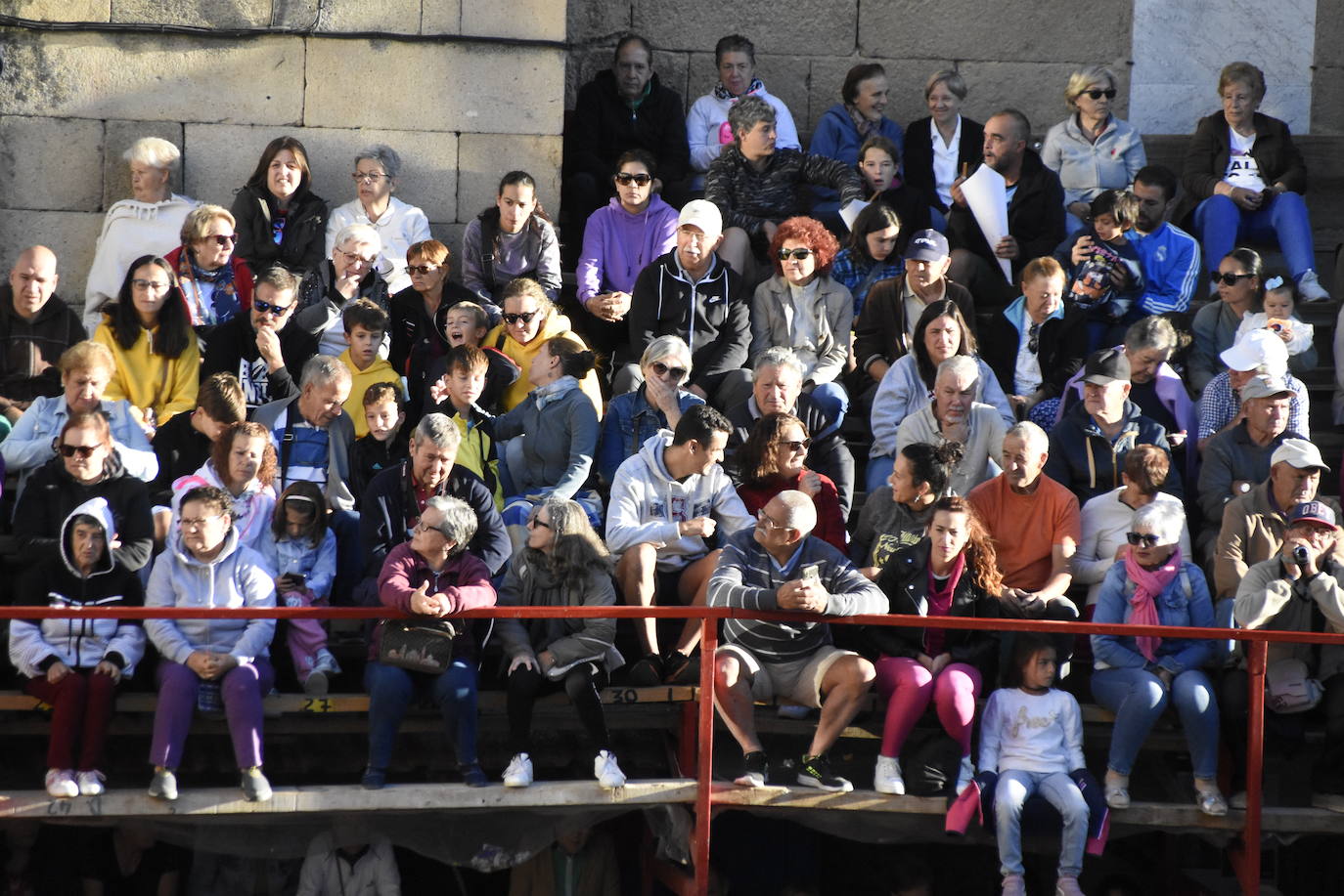 Las incombustibles peñas de Aldeadávila de la Ribera despiden las fiestas de San Bartolo