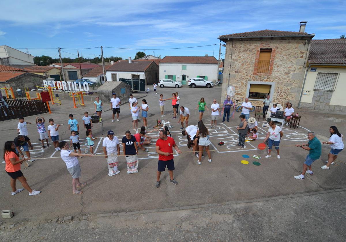 CONCURSO 'Así somos en mi pueblo'. Los vecinos de Retortillo dan una clase magistral sobre juegos populares