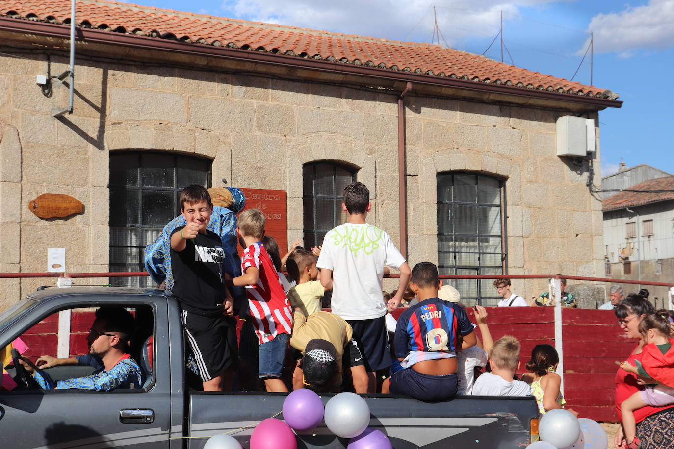 Los toros y la tradición despiden la fiesta en Santibáñez de la Sierra