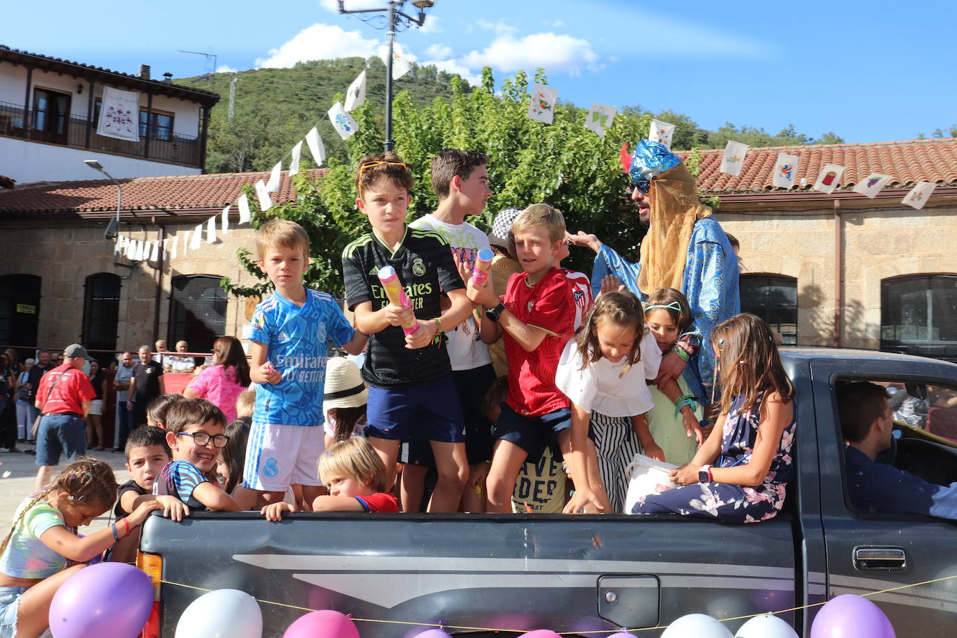 Los toros y la tradición despiden la fiesta en Santibáñez de la Sierra