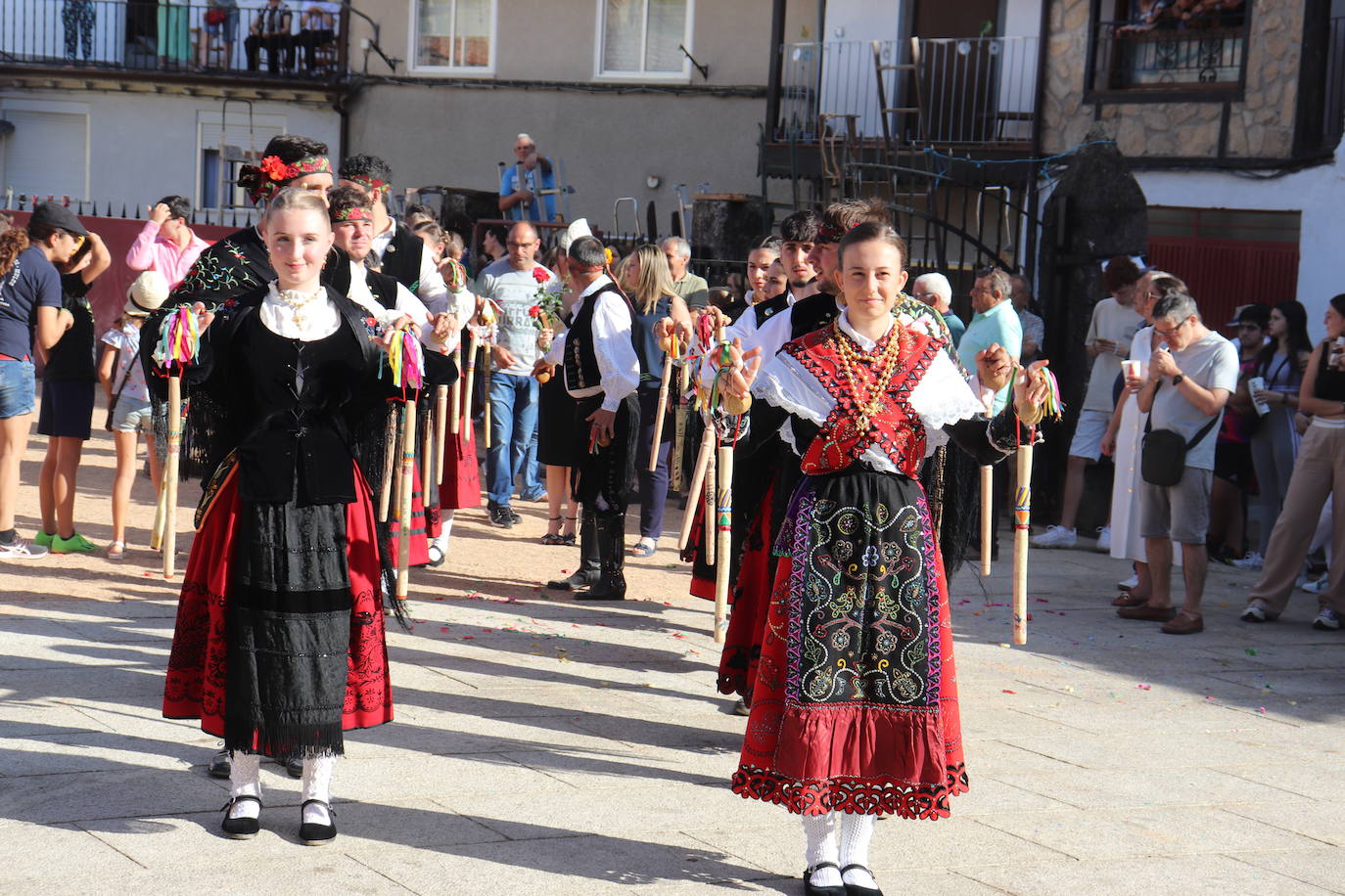 Los toros y la tradición despiden la fiesta en Santibáñez de la Sierra