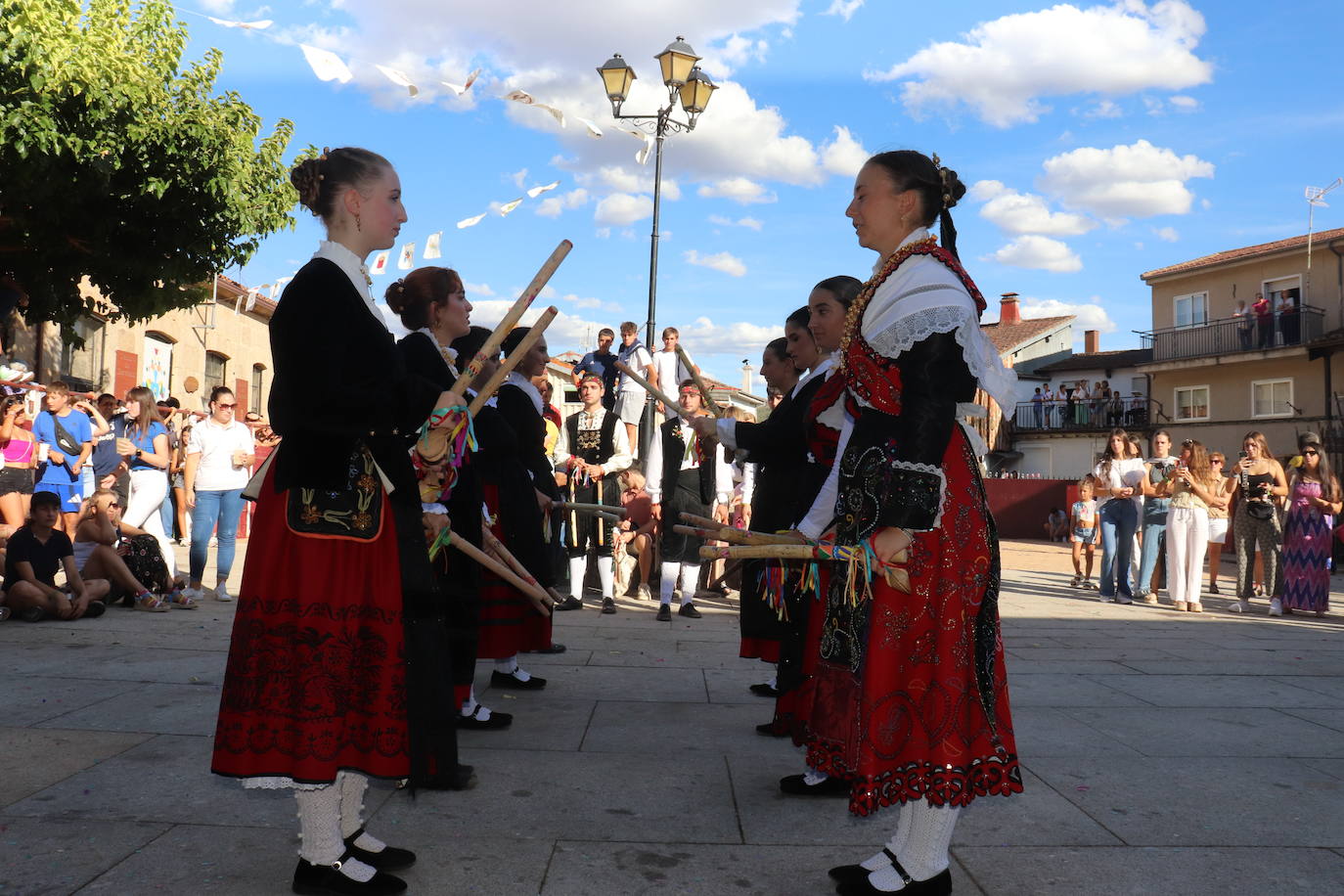 Los toros y la tradición despiden la fiesta en Santibáñez de la Sierra