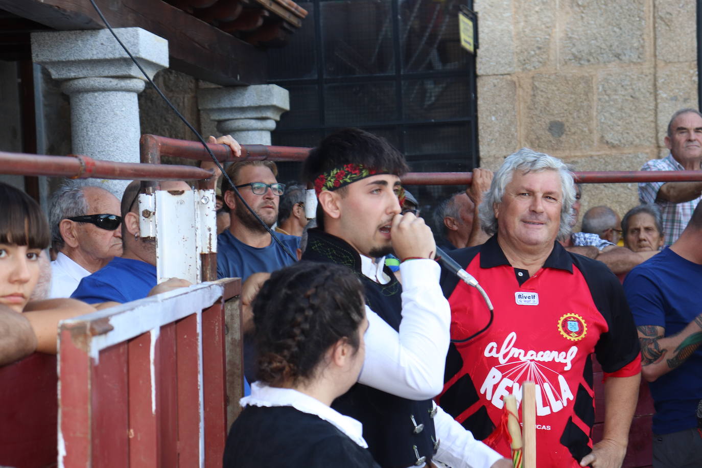 Los toros y la tradición despiden la fiesta en Santibáñez de la Sierra